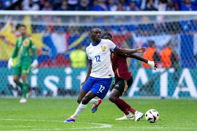 Randal Kolo Muani (Frankreich, 12) im Zweikampf mit Amadou Onana (Belgien, 24), GER, France (FRA) vs Belgium (BEL), Fussball Europameisterschaft, UEFA EURO, EM, Europameisterschaft,Fussball 2024, Round of 16, 01.07.2024 GER, France (FRA) vs Belgium (BEL), Fussball Europameisterschaft, UEFA EURO 2024, Round of 16, 01.07.2024 Duesseldorf Copyright: xEibner-Pressefoto Memmlerx EP_MMR