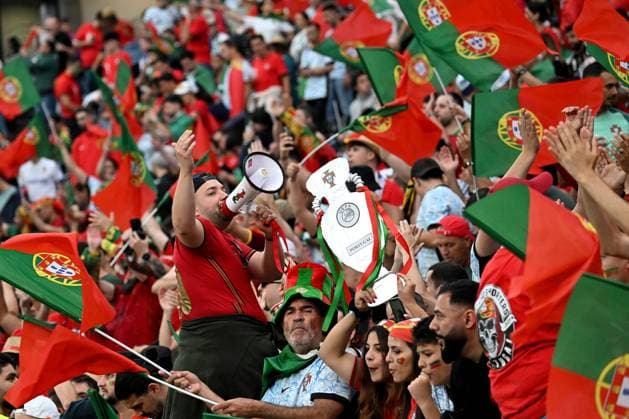 01.07.2024, xjhx, Fussball EM 2024 1 8 Finale, Portugal - Slowenien emspor, v.l. Emotionen, Fans, Stimmung, Fahnen, Logo, Portugal, Zuschauer, Trikots (DFL DFB REGULATIONS PROHIBIT ANY USE OF PHOTOGRAPHS as IMAGE SEQUENCES and or QUASI-VIDEO) Frankfurt am Main