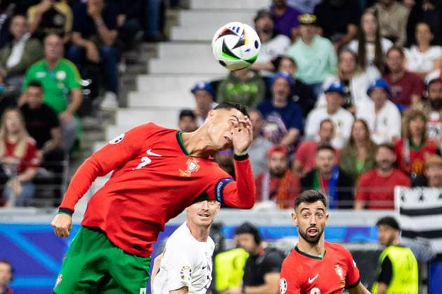 Torchance von Cristiano Ronaldo (Portugal, 07) mit Kopfball GER, Portugal (POR) vs. Slowenien (SVO), Fussball Europameisterschaft, UEFA EURO, EM, Europameisterschaft,Fussball 2024, Achtelfinale, 01.07.2024 GER, Portugal (POR) vs. Slowenien (SVO), Fussball Europameisterschaft, UEFA EURO 2024, Achtelfinale, 01.07.2024 Frankfurt Copyright: xEibner-Pressefoto RogerxBuerkex EP