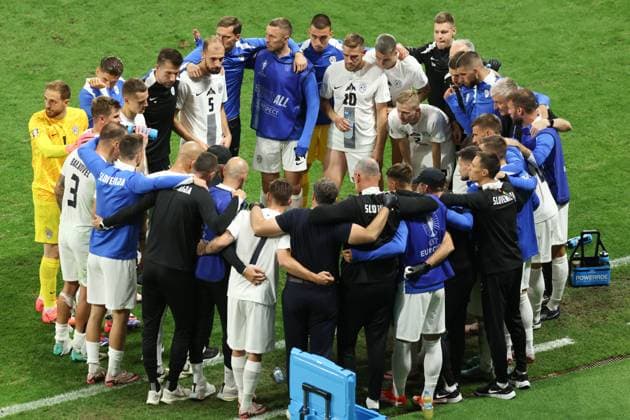 Slovenia pre extra time huddle Portugal v Slovenia, UEFA European Championship, EM, Europameisterschaft 2024, Round of 16, Football, Frankfurt Arena, Frankfurt, Germany - 01 Jul 2024 EDITORIAL USE ONLY No use with unauthorised audio, video, data, fixture lists, club league logos or live services. Online in-match use limited to 120 images, no video emulation. No use in betting, games or single club league player publications. Copyright: xPaulxCurrie Shutterstockx 14566636bo