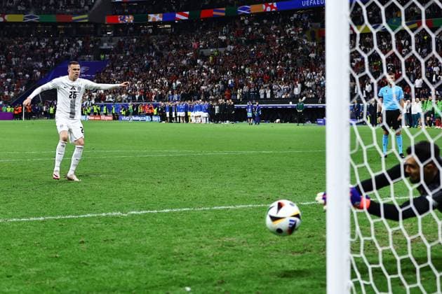 Josip Ilicic of Slovenia misses a penalty during the penalty shootout Portugal v Slovenia, UEFA European Championship, EM, Europameisterschaft 2024, Round of 16, Football, Frankfurt Arena, Frankfurt, Germany - 01 Jul 2024 EDITORIAL USE ONLY No use with unauthorised audio, video, data, fixture lists, club league logos or live services. Online in-match use limited to 120 images, no video emulation. No use in betting, games or single club league player publications. Copyright: xPaulxCurrie Shutterstockx 14566636dr