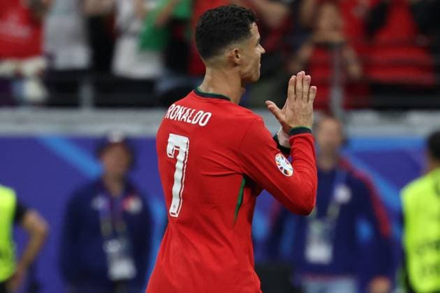 Frankfurt Arena Frankfurt am Main, UEFA EURO, EM, Europameisterschaft,Fussball 2024 Germany, Monday 1 Jul 2024 Round of 16, Portugal - Slovenia, Cristiano Ronaldo (Portugal) nimmt anlauft und trifft den Elfmeter, Tor, Elfmeter, entschuldigt sich bei den Fans Copyright: JoaquimxFerreira