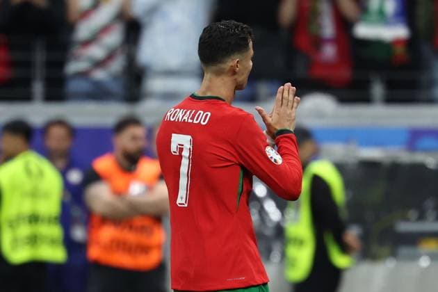 Frankfurt Arena Frankfurt am Main, UEFA EURO, EM, Europameisterschaft,Fussball 2024 Germany, Monday 1 Jul 2024 Round of 16, Portugal - Slovenia, Cristiano Ronaldo (Portugal) nimmt anlauft und trifft den Elfmeter, Tor, Elfmeter, entschuldigt sich bei den Fans Copyright: JoaquimxFerreira