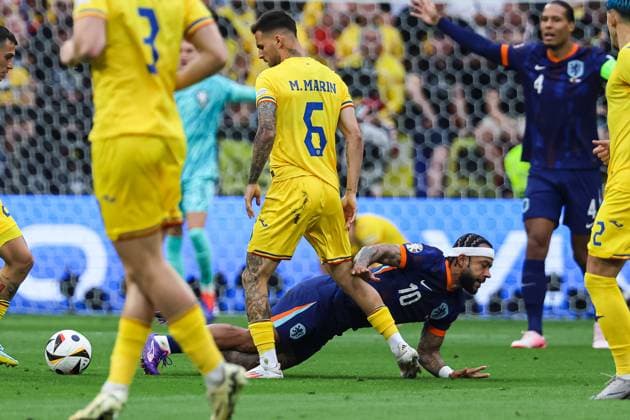 Marius-Mihai Marin (Rumaenien, 06) vs Memphis Depay (Niederlande, 10) GER, Rumaenien (ROM) vs. Niederlande (NED), Fussball Europameisterschaft, UEFA EURO, EM, Europameisterschaft,Fussball 2024, Achtelfinale, 02.07.2024 GER, Rumaenien (ROM) vs. Niederlande (NED), Fussball Europameisterschaft, UEFA EURO 2024, Achtelfinale, 02.07.2024 Muenchen Copyright: xEibner-Pressefoto RogerxBuerkex EP