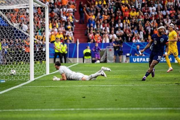 Tor fuer die Niederlande 1:0 durch Cody Gakpo (Niederlande, 11) jubel im Team GER, Rumaenien (ROM) vs. Niederlande (NED), Fussball Europameisterschaft, UEFA EURO, EM, Europameisterschaft,Fussball 2024, Achtelfinale, 02.07.2024 GER, Rumaenien (ROM) vs. Niederlande (NED), Fussball Europameisterschaft, UEFA EURO 2024, Achtelfinale, 02.07.2024 Muenchen Copyright: xEibner-Pressefoto RogerxBuerkex EP