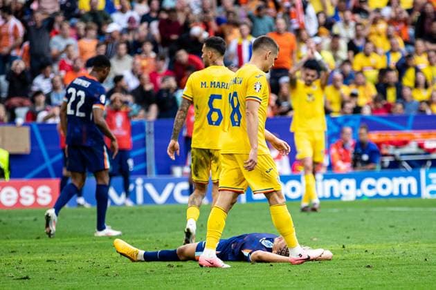 Angriff von Xavi Simons (Niederlande, 07) am Boden GER, Rumaenien (ROM) vs. Niederlande (NED), Fussball Europameisterschaft, UEFA EURO, EM, Europameisterschaft,Fussball 2024, Achtelfinale, 02.07.2024 GER, Rumaenien (ROM) vs. Niederlande (NED), Fussball Europameisterschaft, UEFA EURO 2024, Achtelfinale, 02.07.2024 Muenchen Copyright: xEibner-Pressefoto RogerxBuerkex EP
