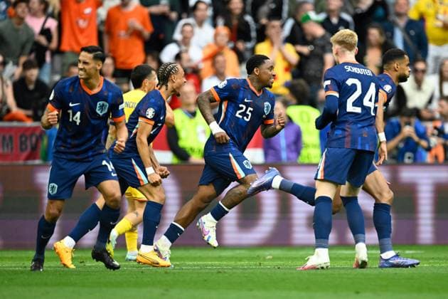 Bild zeigt: Tor für die Niederlande, Torjubel Niederlande, Tijjani Reijnders (14, Niederlande), Steven Bergwijn (25, Niederlande), Cody Gakpo (11, Niederlande), Jerdy Schouten (24, Niederlande) , Enttäuschung bei Rumänien, 02.07.2024, München, Fussball, Europameisterschaft, Rumänien - Niederlande, EVENT REGULATIONS PROHIBIT ANY USE OF PHOTOGRAPHS AS IMAGE SEQUENCES AND OR QUASI-VIDEO.