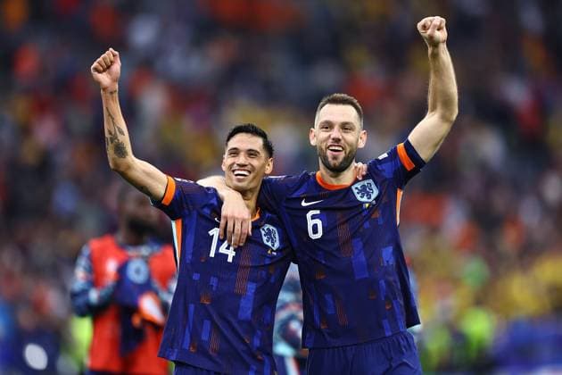Tijjani Reijnders of Netherlands celebrates with Stefan de Vrij of Netherlands at full time Romania v Netherlands, UEFA European Championship, EM, Europameisterschaft 2024, Round of 16, Football, Munich Football Arena, Munich, Germany - 02 Jul 2024 EDITORIAL USE ONLY No use with unauthorised audio, video, data, fixture lists, club league logos or live services. Online in-match use limited to 120 images, no video emulation. No use in betting, games or single club league player publications. Copyright: xMichaelxZemanek Shutterstockx 14566637ce