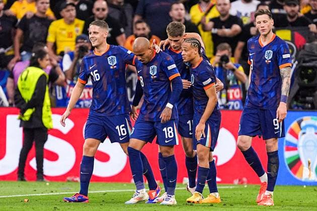 2024-07-02 Romania v Netherlands - Round of 16 - UEFA EURO, EM, Europameisterschaft,Fussball 2024 MUNICH, GERMANY - JULY 2: Joey Veerman of the Netherlands, Donyell Malen of the Netherlands celebrates after scoring his teams third goal, Micky van de Ven of the Netherlands, Xavi Simons of the Netherlands, Wout Weghorst of the Netherlands during the Round of 16 - UEFA EURO 2024 match between Romania and Netherlands at Munich Football Arena on July 2, 2024 in Munich, Germany. (Photo by Joris Verwijst BSR Agency) Munich Germany Content not available for redistribution in The Netherlands directly or indirectly through any third parties. Copyright: xBSRxAgencyx
