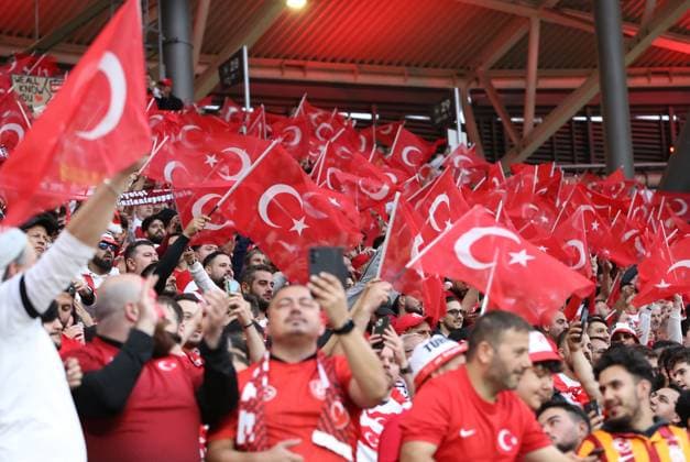 02.07.2024, xtgx, Fussball EM 2024 1 8 Finale, Österreich - Türkei emspor, v.l. Emotionen, Fans, Stimmung, Fahnen, Logo, Türkei, Tuerkei, Zuschauer, Trikots (DFL DFB REGULATIONS PROHIBIT ANY USE OF PHOTOGRAPHS as IMAGE SEQUENCES and or QUASI-VIDEO) Leipzig