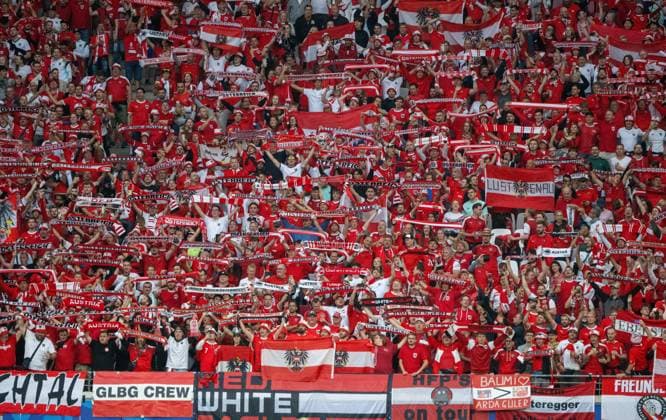 Fussball, Herren, Saison 2023 24, UEFA EURO, EM, Europameisterschaft,Fussball EM 2024, Achtelfinale in Leipzig, Österreich - Türkei, österreichische Fans, 02.07. 2024, Copyright: xMatthiasxKochx