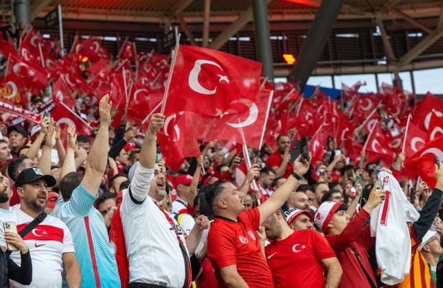 Fussball, Herren, Saison 2023 24, UEFA EURO, EM, Europameisterschaft,Fussball EM 2024, Achtelfinale in Leipzig, Österreich - Türkei, türkische Fans, 02.07. 2024, Copyright: xMatthiasxKochx