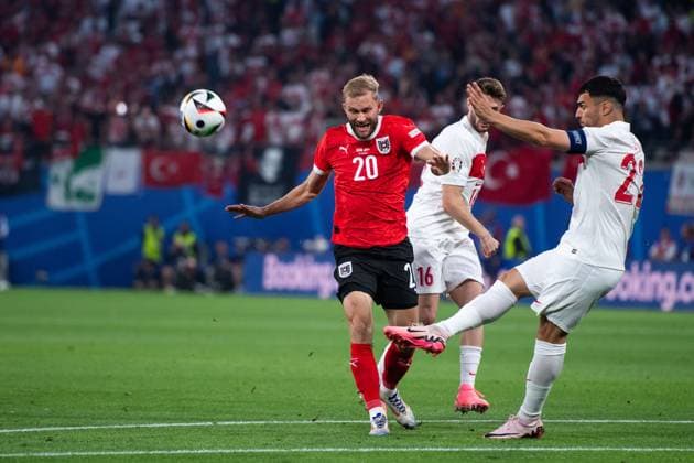 Konrad Laimer (Oesterreich, 20) im Zweikampf mit Kaan Ayhan (Tuerkei, 22), GER, Austria (AUT) vs Tuerkiye (TUR), Fussball Europameisterschaft, UEFA EURO, EM, Europameisterschaft,Fussball 2024, Round of 16, 02.07.2024 GER, Austria (AUT) vs Tuerkiye (TUR), Fussball Europameisterschaft, UEFA EURO 2024, Round of 16, 02.07.2024 Leipzig Copyright: xEibner-Pressefoto Memmlerx EP_MMR