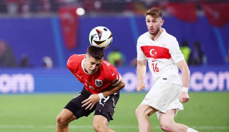 Oesterreich - Tuerkei UEFA EURO, EM, Europameisterschaft,Fussball 2024 Leipzig, 02.07.2024, Leipzig Stadium, Fußball, UEFA EURO 2024 Germany , Achtelfinale , Österreich AUT vs. Türkei TUR , Im Bild von links: Christoph Baumgartner (19, AUT), Ismail Yüksek Yueksek (16, TUR). , Nur für journalistische Zwecke. Only for editorial use! , UEFA Êregulations prohibit any use of photographs as image sequences and or quasi-video. ,