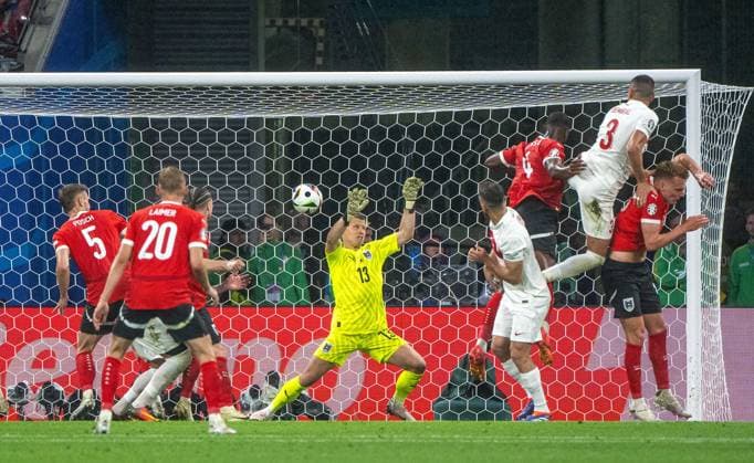 Fussball, Herren, Saison 2023 24, UEFA EURO, EM, Europameisterschaft,Fussball EM 2024, Achtelfinale in Leipzig, Österreich - Türkei, Merih Demiral (Türkei) erzielt das Tor zum 0:2 gegen Stefan Posch (Österreich), Konrad Laimer (Österreich), Torhüter Patrick Pentz (Österreich), Kevin Danso (Österreich), Philipp Lienhart (Österreich), 02.07. 2024, Copyright: xMatthiasxKochx