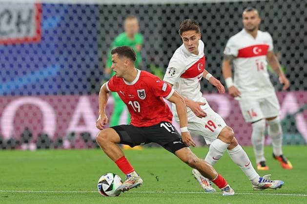 Oesterreich - Tuerkei UEFA EURO, EM, Europameisterschaft,Fussball 2024 Leipzig, 02.07.2024, Leipzig Stadium, UEFA EURO 2024 Germany , Achtelfinale, Österreich - Türkei , Im Bild v.l.: Christoph Baumgartner (19, AUT) und Kenan Yildiz (19, TUR) ,