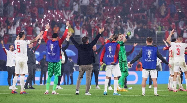 Oesterreich - Tuerkei UEFA EURO, EM, Europameisterschaft,Fussball 2024 Leipzig, 02.07.2024, Leipzig Stadium, Fußball, UEFA EURO 2024 Germany , Achtelfinale , Österreich AUT vs. Türkei TUR 1:2 (0:1) , Im Bild: Die Türkei jubelt nach dem Spiel über den Einzug in das Viertelfinale. , Nur für journalistische Zwecke. Only for editorial use! , UEFA Êregulations prohibit any use of photographs as image sequences and or quasi-video. ,