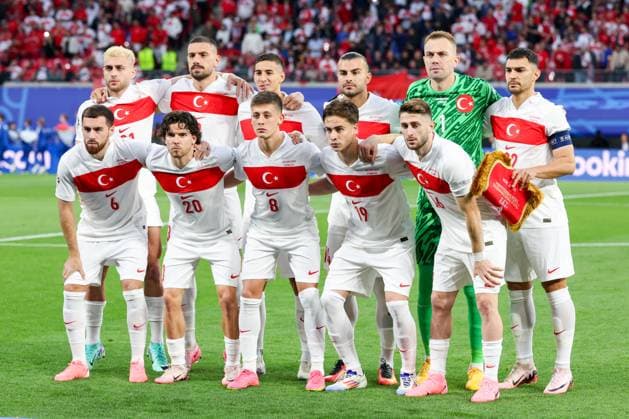 On the Picture: Turkey, Team, Tuerkei, Mannschaft, Startelf 02.07.2024, Austria vs. Turkey, European Championship, EM, Europameisterschaft 2024, Round of 16, Germany, Leipzig, Red Bull Arena, DFL REGULATIONS PROHIBIT ANY USE OF PHOTOGRAPHS AS IMAGE SEQUENCES AND OR QUASI-VIDEO. Copyright: HMBxMedia xJulienxBecker