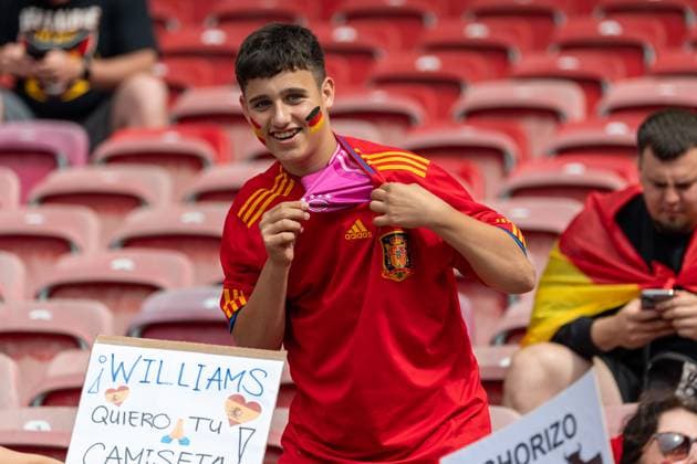 Spanischer Fan traegt unter dem Spanien Trikot ein Deutschland Trikot. GER, Spanien (ESP) vs. Deutschland (GER), Fussball Europameisterschaft, UEFA EURO, EM, Europameisterschaft,Fussball 2024, Viertelfinale, 05.07.24, GER, Spanien (ESP) vs. Deutschland (GER), Fussball Europameisterschaft, UEFA EURO 2024, Viertelfinale, 05.07.24 Stuttgart Copyright: xEibner-Pressefoto WolfgangxFrankx EP_WFK