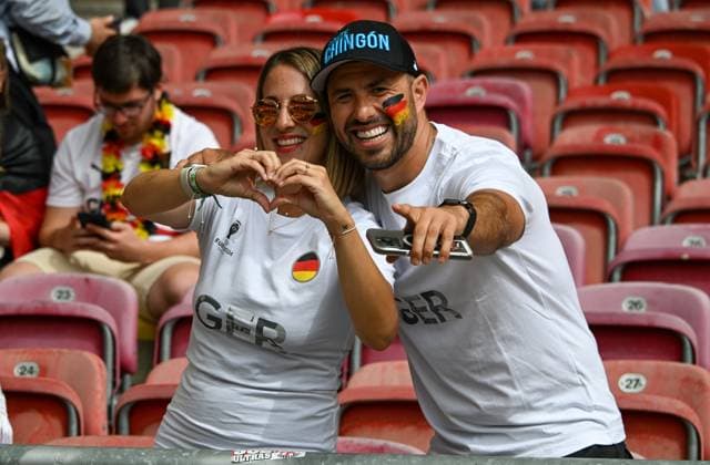 05.07.2024, xsltx, Fussball EM 2024 1 4 Finale, Deutschland - Spanien emspor, v.l. Emotionen, Fans, Stimmung, Fahnen, Logo, Zuschauer, Trikots (DFL DFB REGULATIONS PROHIBIT ANY USE OF PHOTOGRAPHS as IMAGE SEQUENCES and or QUASI-VIDEO) Stuttgart