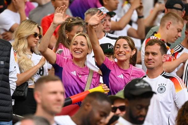 Fußball, Herren, Saison 2023 24, Euro EM 2024, Viertelfinale in Stuttgart, Spanien - Deutschland, Lea Prinz (Freundin von Maximilian Mittelstädt, links und Lena Wurzenberger (Freundin von Julian Nagelsmann), rechts , 05.07. 2024, Copyright: xMatthiasxKochx