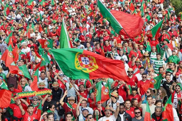 Volksparkstadion, Hamburg UEFA EURO, EM, Europameisterschaft,Fussball 2024 Germany, Viertelfinale 5 Juli 2024 , Portugal - Frankreich v.l., Fan Walk, Fans of Portugal show their support, Fans, Stimmung, Schals, Trikots, Emotionen Copyright: JoaquimxFerreira