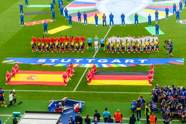 GER, UEFA Euro 2024, Viertelfinale, Spanien (ESP) vs Deutschland (GER) 05.07.2024, MHP Arena, Stuttgart, GER, UEFA Euro 2024, Viertelfinale, Spanien (ESP) vs Deutschland (GER) , im Bild Spanien und Deutschland vor dem Spiel