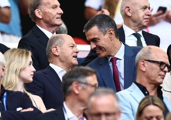 Prime minister of Spain, Pedro Sanchez and German Chancellor Olaf Scholz seen in the stands ahead of the game Spain v Germany, UEFA European Championship, EM, Europameisterschaft 2024, Quarter Final, Football, Stuttgart Arena, Stuttgart, Germany, 05 Jul 2024 EDITORIAL USE ONLY No use with unauthorised audio, video, data, fixture lists, club league logos or live services. Online in-match use limited to 120 images, no video emulation. No use in betting, games or single club league player publications. Copyright: xMichaelxZemanek Shutterstockx 14571380ak