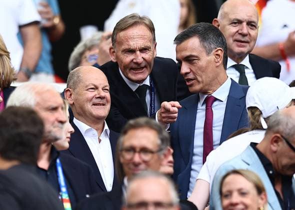 Prime minister of Spain, Pedro Sanchez and German Chancellor Olaf Scholz seen in the stands ahead of the game Spain v Germany, UEFA European Championship, EM, Europameisterschaft 2024, Quarter Final, Football, Stuttgart Arena, Stuttgart, Germany, 05 Jul 2024 EDITORIAL USE ONLY No use with unauthorised audio, video, data, fixture lists, club league logos or live services. Online in-match use limited to 120 images, no video emulation. No use in betting, games or single club league player publications. Copyright: xMichaelxZemanek Shutterstockx 14571380am