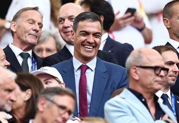 Prime minister of Spain, Pedro Sanchez seen in the stands ahead of kick off Spain v Germany, UEFA European Championship, EM, Europameisterschaft 2024, Quarter Final, Football, Stuttgart Arena, Stuttgart, Germany, 05 Jul 2024 EDITORIAL USE ONLY No use with unauthorised audio, video, data, fixture lists, club league logos or live services. Online in-match use limited to 120 images, no video emulation. No use in betting, games or single club league player publications. Copyright: xMichaelxZemanek Shutterstockx 14571380al