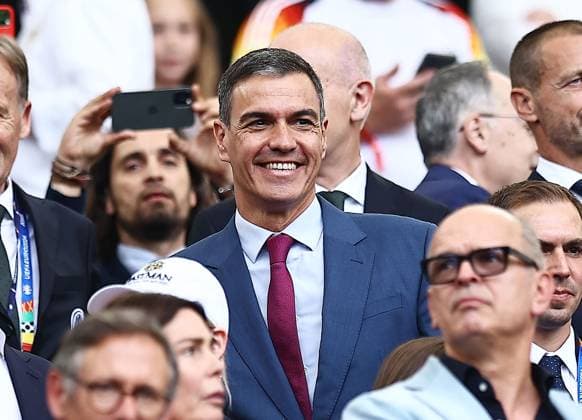 Prime minister of Spain, Pedro Sanchez seen in the stands ahead of kick off Spain v Germany, UEFA European Championship, EM, Europameisterschaft 2024, Quarter Final, Football, Stuttgart Arena, Stuttgart, Germany, 05 Jul 2024 EDITORIAL USE ONLY No use with unauthorised audio, video, data, fixture lists, club league logos or live services. Online in-match use limited to 120 images, no video emulation. No use in betting, games or single club league player publications. Copyright: xMichaelxZemanek Shutterstockx 14571380ah