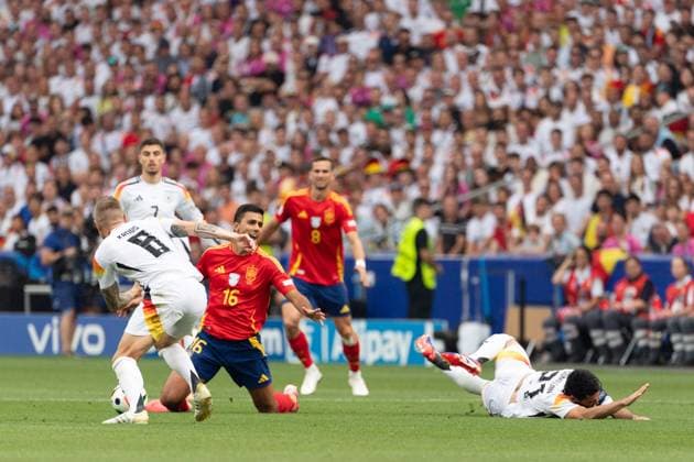 v.li. Toni Kroos (Deutschland 08), Rodri (Spanien, 16), GER, Spanien (ESP) vs. Deutschland (GER), Fussball Europameisterschaft, UEFA EURO, EM, Europameisterschaft,Fussball 2024, Viertelfinale, 05.07.24, GER, Spanien (ESP) vs. Deutschland (GER), Fussball Europameisterschaft, UEFA EURO 2024, Viertelfinale, 05.07.24 Stuttgart Copyright: xEibner-Pressefoto WolfgangxFrankx EP_WFK
