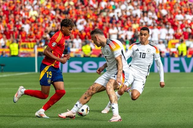 v.li. Lamine Yamal (Spanien, 19), David Raum (Deutschland 03), Jamal Musiala (Deutschland 10), GER, Spanien (ESP) vs. Deutschland (GER), Fussball Europameisterschaft, UEFA EURO, EM, Europameisterschaft,Fussball 2024, Viertelfinale, 05.07.24, GER, Spanien (ESP) vs. Deutschland (GER), Fussball Europameisterschaft, UEFA EURO 2024, Viertelfinale, 05.07.24 Stuttgart Copyright: xEibner-Pressefoto WolfgangxFrankx EP_WFK