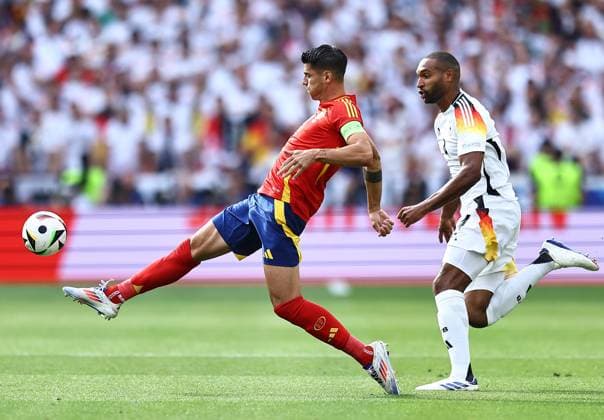 Ãlvaro Morata of Spain passes the ball whilst under pressure from Jonathan Tah of Germany Spain v Germany, UEFA European Championship, EM, Europameisterschaft 2024, Quarter Final, Football, Stuttgart Arena, Stuttgart, Germany, 05 Jul 2024 EDITORIAL USE ONLY No use with unauthorised audio, video, data, fixture lists, club league logos or live services. Online in-match use limited to 120 images, no video emulation. No use in betting, games or single club league player publications. Copyright: xMichaelxZemanek Shutterstockx 14571380ar