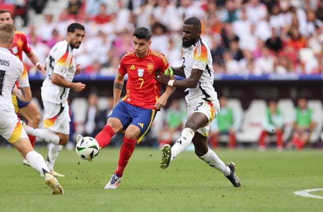 05.07.2024, Fussball Europameisterschaft, UEFA EURO, EM, Europameisterschaft,Fussball 2024, Spanien - Deutschland, Viertelfinale, Stuttgart Arena, v.l., Alvaro Borja Morata Martin (Spanien), Antonio Rüdiger (Deutschland) Copyright: HMBxMedia