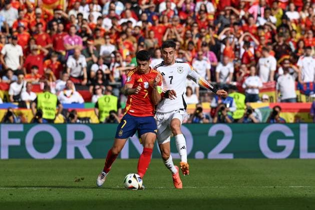 05.07.2024, xpsx, Fussball EM 2024 1 4 Finale, Deutschland - Spanien emspor, v.l. Alvaro Morata (Spanien, 7), Kai Havertz (Deutschland, 7) Zweikampf, Duell, Kampf, tackle (DFL DFB REGULATIONS PROHIBIT ANY USE OF PHOTOGRAPHS as IMAGE SEQUENCES and or QUASI-VIDEO) Stuttgart