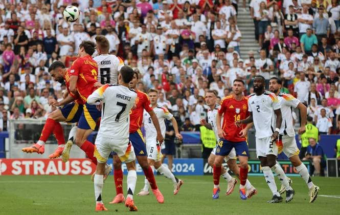 05.07.2024, Fussball, Herren, UEFA Europameisterschaft 2024, Quarter Final, Viertelfinale, Spanien - Deutschland, Toni Kroos (Deutschland), Kai Havertz (Deutschland), Antonio Ruediger (Deutschland), Aymeric Laporte (Spanien), Robin Le Normand (Spanien) Stuttgart MHP-Arena Baden-Württemberg Deutschland (DE) Copyright: xSebastianxBachx