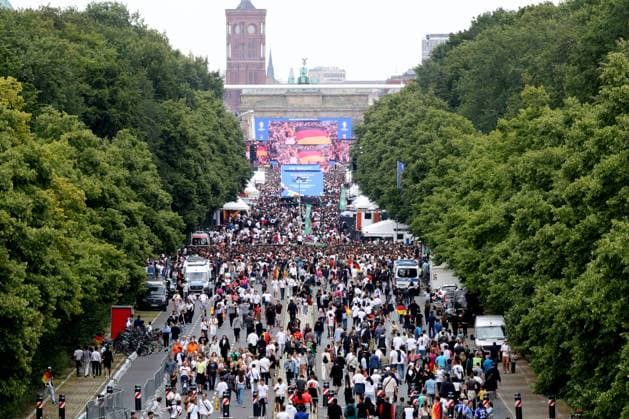 Sport Bilder des Tages DEU, FIFA, EM-2024, Fanmeile, , 05.07.2024, Strasse des 17.Juni, Fanmeile, Berlin, DEU, FIFA, EM-2024, Fanmeile, , im Bild Foto: Juergen Engler nordphoto GmbH