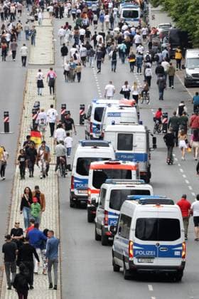 DEU, FIFA, EM-2024, Fanmeile, , 05.07.2024, Strasse des 17.Juni, Fanmeile, Berlin, DEU, FIFA, EM-2024, Fanmeile, , im Bild Polizeifahrzeuge auf der Fanmeile Foto: Juergen Engler nordphoto GmbH
