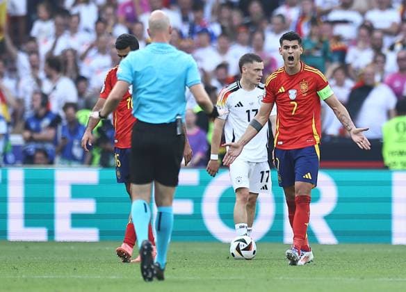Ãlvaro Morata of Spain shows his frustration to referee, Anthony Taylor Spain v Germany, UEFA European Championship, EM, Europameisterschaft 2024, Quarter Final, Football, Stuttgart Arena, Stuttgart, Germany, 05 Jul 2024 EDITORIAL USE ONLY No use with unauthorised audio, video, data, fixture lists, club league logos or live services. Online in-match use limited to 120 images, no video emulation. No use in betting, games or single club league player publications. Copyright: xMichaelxZemanek Shutterstockx 14571380cb
