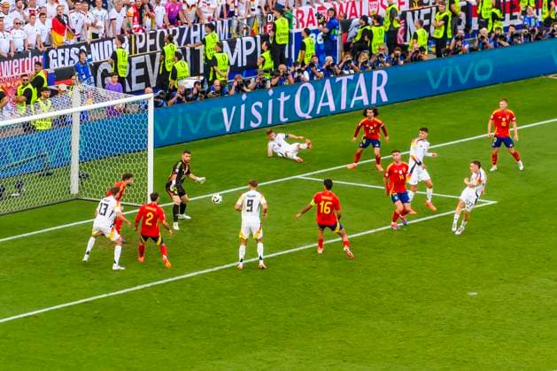 GER, UEFA Euro 2024, Viertelfinale, Spanien (ESP) vs Deutschland (GER) 05.07.2024, MHP Arena, Stuttgart, GER, UEFA Euro 2024, Viertelfinale, Spanien (ESP) vs Deutschland (GER) , im Bild Torschuss durch Florian Wirtz (Germany 17) zum Tor 1-1
