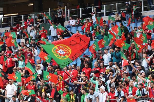 Volksparkstadion, Hamburg UEFA EURO, EM, Europameisterschaft,Fussball 2024 Germany, Viertelfinale 5 Juli 2024 , Portugal - Frankreich v.l., Fan Walk, Fans of Portugal show their support, Fans, Stimmung, Schals, Trikots, Emotionen Copyright: JoaquimxFerreira