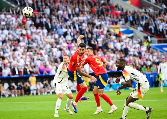 Mikel Merino (Spain) trifft zum 2:1 fuer Spanien, UEFA EURO, EM, Europameisterschaft,Fussball 2024 - Quarter-final, Spain vs Germany, Arena Stuttgart am 05. July 2024 in Stuttgart, Deutschland. (Foto von Silas Schueller DeFodi Images) Mikel Merino (Spain) scores the second goal for Spain, UEFA EURO 2024 - Quarter-final, Spain vs Germany, Arena Stuttgart on July 5, 2024 in Stuttgart, Germany. (Photo by Silas Schueller DeFodi Images) Defodi-738_738_GERESP_20240705_472