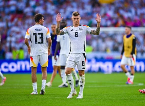 Toni Kroos (Germany) ist enttaeuscht und verabschiedet sich von den Fans, UEFA EURO, EM, Europameisterschaft,Fussball 2024 - Quarter-final, Spain vs Germany, Arena Stuttgart am 05. July 2024 in Stuttgart, Deutschland. (Foto von Silas Schueller DeFodi Images) Toni Kroos (Germany) looks dejected and says goodbye to the fans of Germany, UEFA EURO 2024 - Quarter-final, Spain vs Germany, Arena Stuttgart on July 5, 2024 in Stuttgart, Germany. (Photo by Silas Schueller DeFodi Images) Defodi-738_738_GERESP_20240705_543