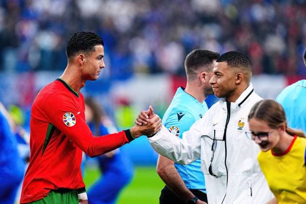 Christiano Ronaldo (Portugal, 07) und Kylian Mbappe (Frankreich, 10) GER, Portugal vs. Frankreich, Fussball Europameisterschaft, UEFA EURO, EM, Europameisterschaft,Fussball 2024, Viertelfinale, 05.07.2024 GER, Portugal vs. Frankreich, Fussball Europameisterschaft, UEFA Euro 2024, Viertelfinale, 05.07.2024 Hamburg Copyright: xEibner-Pressefoto MarcelxvonxFehrnx EP_MFN