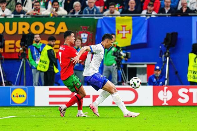 Christiano Ronaldo (Portugal, 07), William Saliba (Frankreich, 17) GER, Portugal vs. Frankreich, Fussball Europameisterschaft, UEFA EURO, EM, Europameisterschaft,Fussball 2024, Viertelfinale, 05.07.2024 GER, Portugal vs. Frankreich, Fussball Europameisterschaft, UEFA Euro 2024, Viertelfinale, 05.07.2024 Hamburg Copyright: xEibner-Pressefoto MarcelxvonxFehrnx EP_MFN