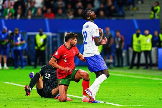 Enttaeuschung nach verpasstem Torschuss Torchance Randal Kolo Muani (Frankreich, 12) GER, Portugal vs. Frankreich, Fussball Europameisterschaft, UEFA EURO, EM, Europameisterschaft,Fussball 2024, Viertelfinale, 05.07.2024 GER, Portugal vs. Frankreich, Fussball Europameisterschaft, UEFA Euro 2024, Viertelfinale, 05.07.2024 Hamburg Copyright: xEibner-Pressefoto MarcelxvonxFehrnx EP_MFN