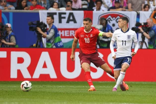 Granit Xhaka (Schweiz, 10) und Phil Foden (England, 11) , Fussball, UEFA , Europa Meisterschaft, (Viertelfinale) 2024, England vs. Schweiz, 06.07.2024, Duesseldorf Arena, Duesseldorf, Deutschland Duesseldorf Duesseldorf Arena Nordrhein-Westfalen Deutschland Copyright: xGrantxHubbsx
