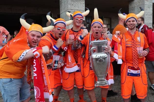 06.07.2024, xtgx, Fussball EM 2024 1 4 Finale, Niederlande - Türkei emspor, v.l. Emotionen, Fans, Stimmung, Fahnen, Logo, Holland, Niederlande, Zuschauer, Trikots, Oranje (DFL DFB REGULATIONS PROHIBIT ANY USE OF PHOTOGRAPHS as IMAGE SEQUENCES and or QUASI-VIDEO) Berlin