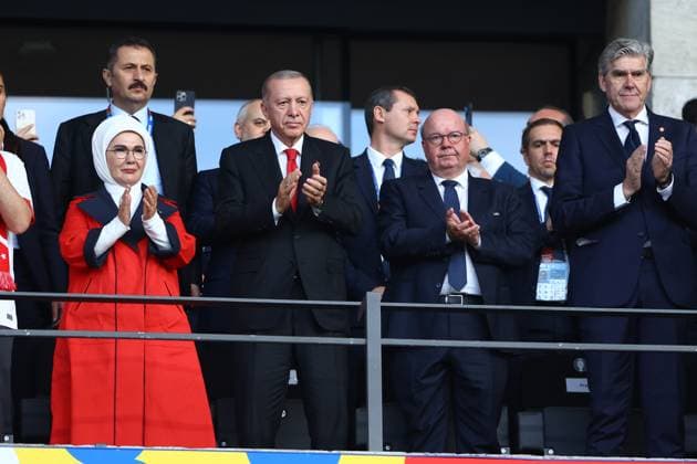Sport Bilder des Tages President of Türkiye Recep Tayyip Erdogan during the National anthems Netherlands v Turkiye, UEFA European Championship, EM, Europameisterschaft 2024, Quarter Final, Football, Olympiastadion, Berlin, Germany, 06 Jul 2024 EDITORIAL USE ONLY No use with unauthorised audio, video, data, fixture lists, club league logos or live services. Online in-match use limited to 120 images, no video emulation. No use in betting, games or single club league player publications. Copyright: xKieranxMcManus Shutterstockx 14571393u